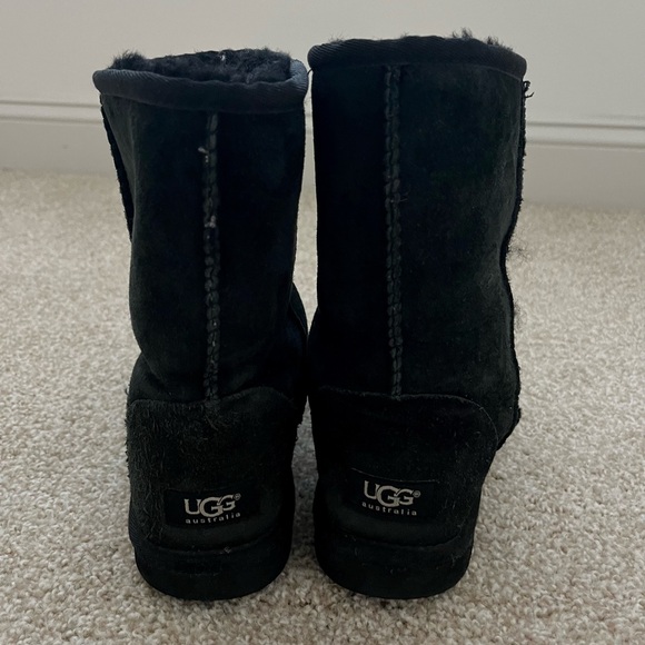 Authentic Short Black Uggs - Picture 2 of 5